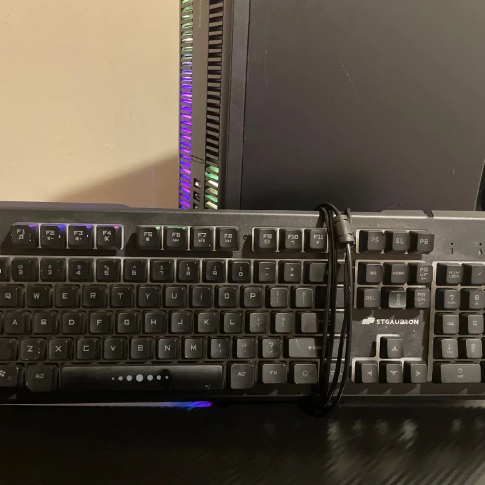Gaming pc plus keyboard